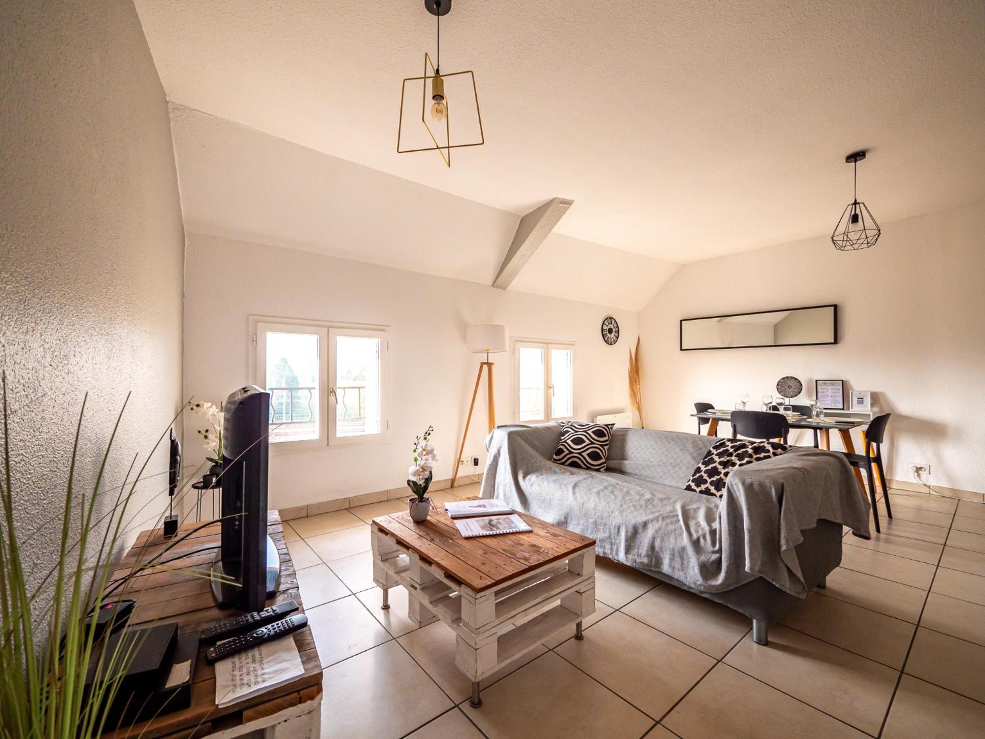 Appartement Chaleureux Avec 2 Grandes Chambres แซงต์-รอมแบร์-ดัลบง ภายนอก รูปภาพ